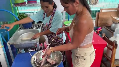 HARDEST Working Street Food Chef in Pattaya (Thailand) Is BACK!