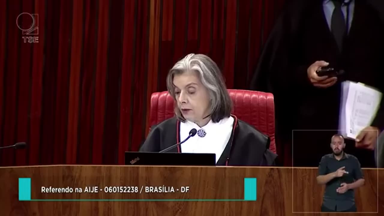 Ministra admite que censura é inconstitucional,mas abre exceção até o dia 30.