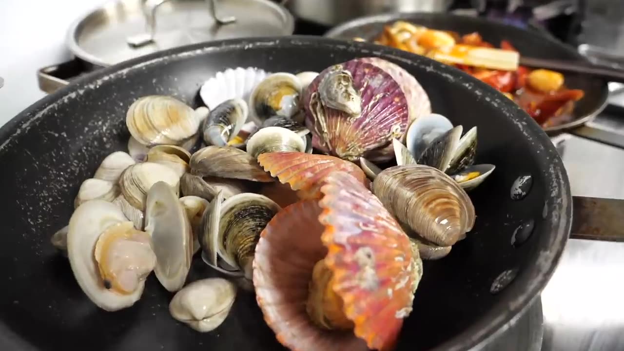 랍스터1마리 통째로 들어간 해물찜_ 30년 레시피를 재해석한 해물다이닝_ Amazing! braised spicy lobster seafood - Korean street food