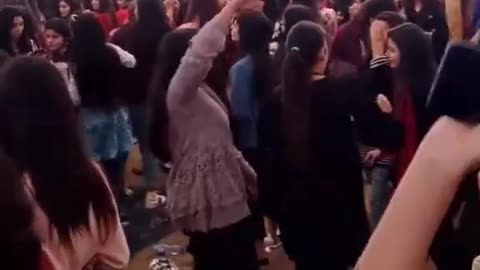 Girls college dancing girl viral video