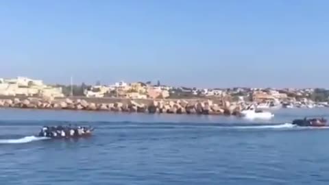5,000 people arrived yesterday on 112 boats! Yesterday in Lampedusa Italy