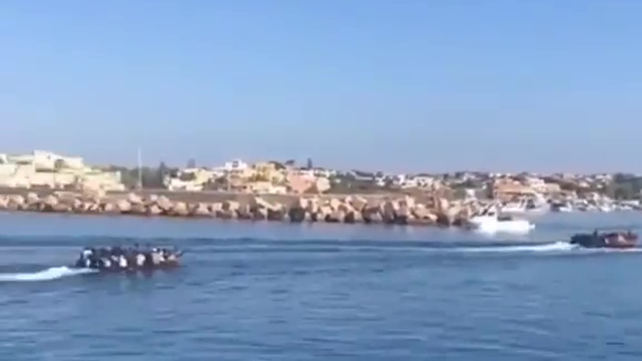 5,000 people arrived yesterday on 112 boats! Yesterday in Lampedusa Italy