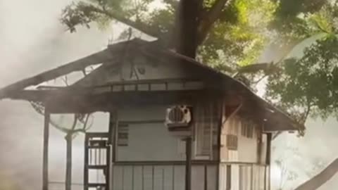 "آرام دہ جبلوں کی اوپر سن رائز کی خوشی، ایک لمحہ پرسکونی کا."