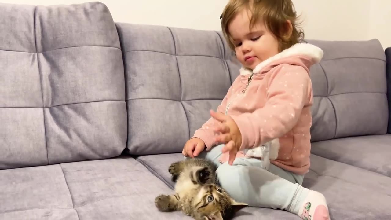 Cute Baby Meets New Baby Kitten For The First Time 😘😍🥰 |