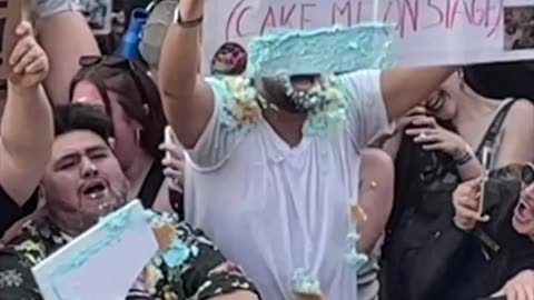 Who likes cake?