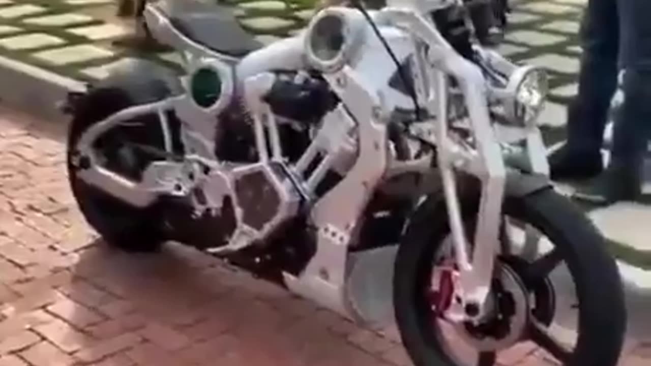 ⛔️La moto alimentata ad acqua genera idrogeno tramite elettrolisi.