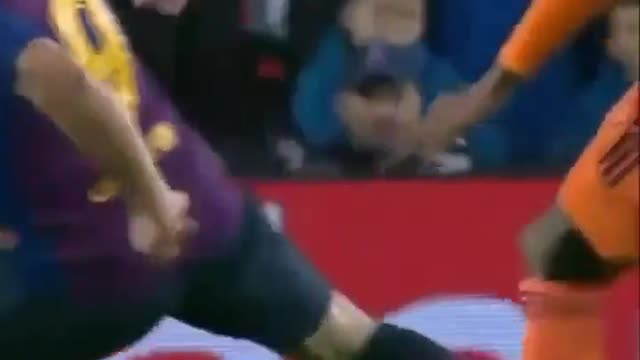 Soccer: tricks and field (Suarez)