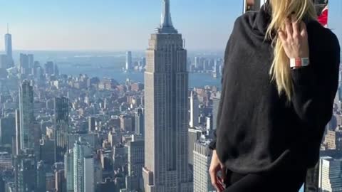 Ilary Blasi a New York, il video dal grattacielo