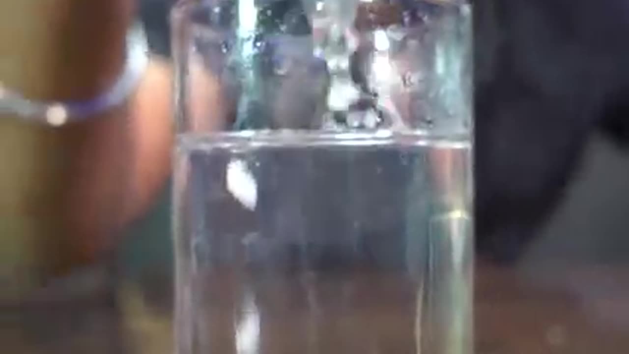 Technology video bulb experiment water and hydrogen