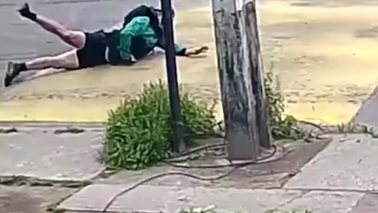 Shocking Robbery! Bike Snatched by Fleeing Thieves!