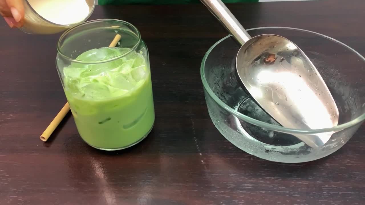 How to Make Milk Green Tea - Home Cooking Lifestyle