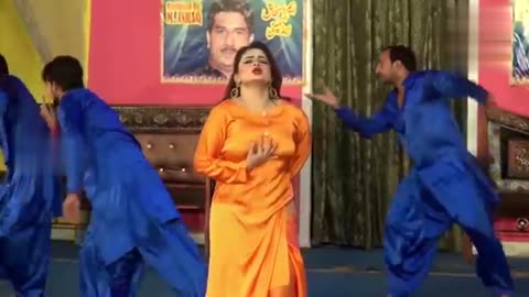 Nida khan hot dance