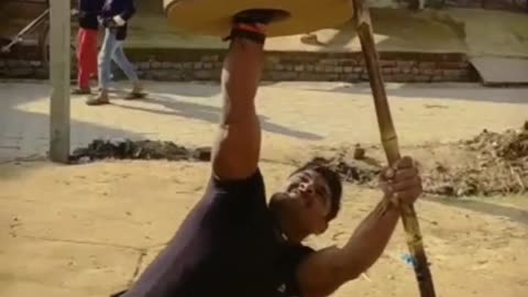 Art of lifting heavy weight with one hand