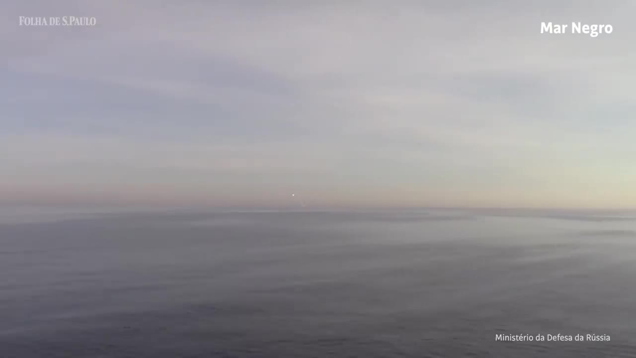 Rússia dispara míssil de cruzeiro de submarino pela 1ª vez | CENAS DA GUERRA