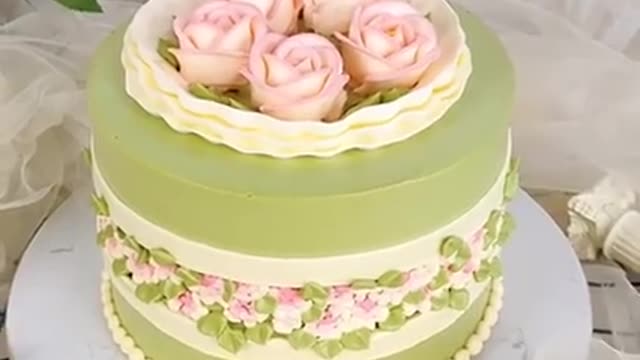 Flower disine on cake