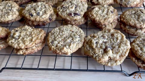 Chewy Oatmeal Raisin Cookies
