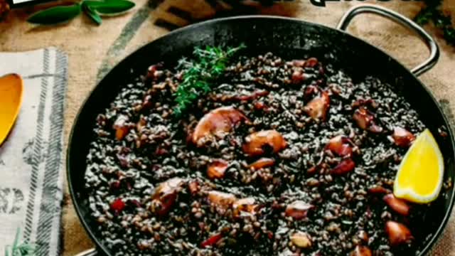 🇪🇸🍴Arroz Negro con Alioli / 🌐 Spanish Food / 📲 Video-Receta paso a paso en 1minuto ⏱️