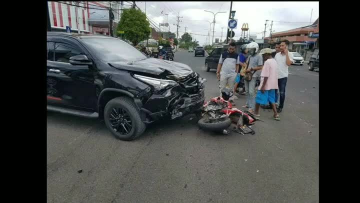 Dash Cam "As a result of violating traffic signs. 😱😤😤"