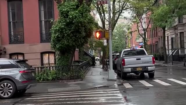 pov new-yorkiseurrently transitioning into the best.season of the year