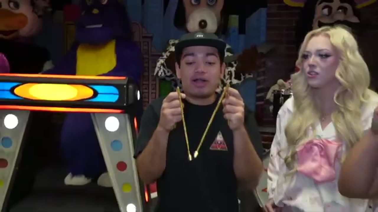 Lyssy Noel-DO NOT STAY AT THE MOST HAUNTED CHUCK E. CHEESE OVERNIGHT!