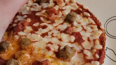 Bringing Back the 90's with Celeste PIZZA!