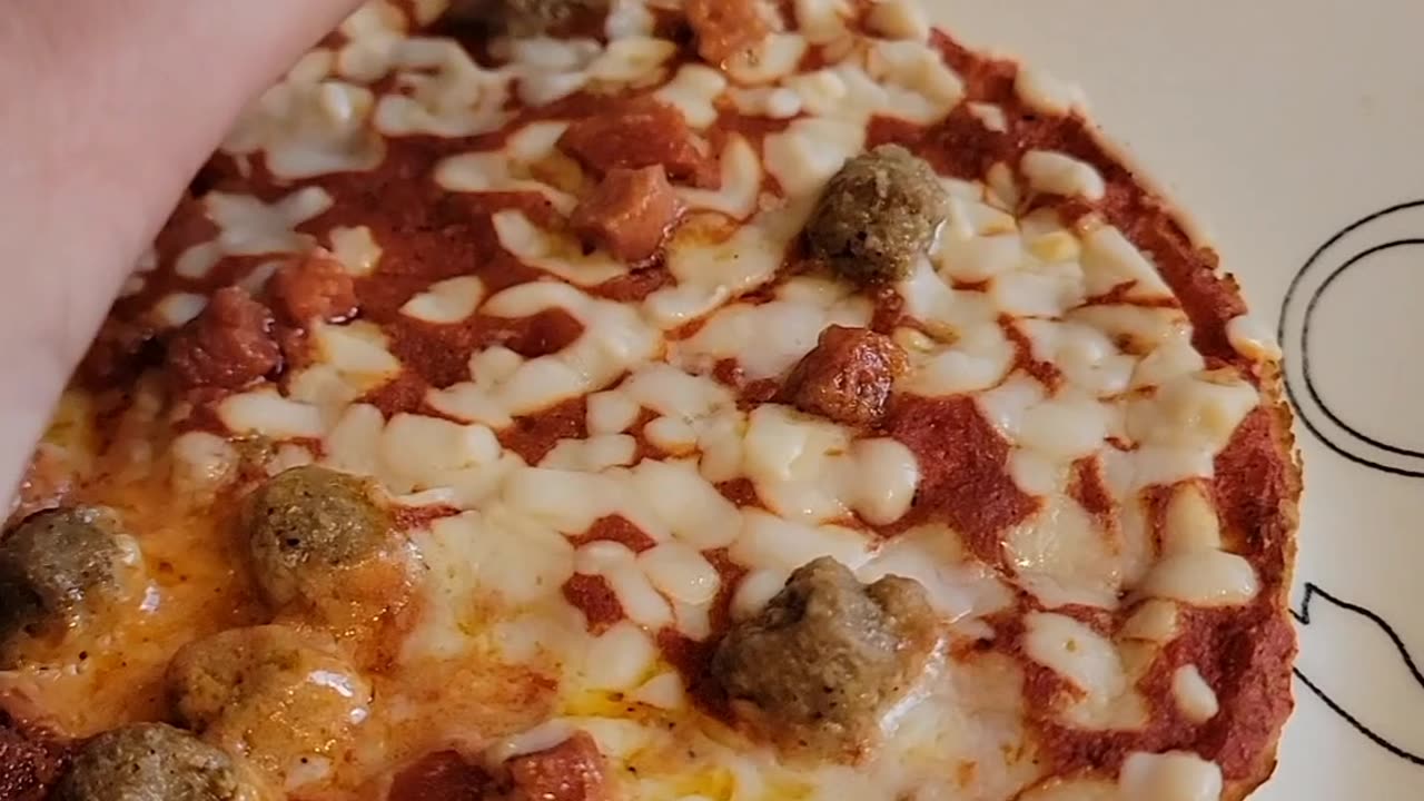 Bringing Back the 90's with Celeste PIZZA!