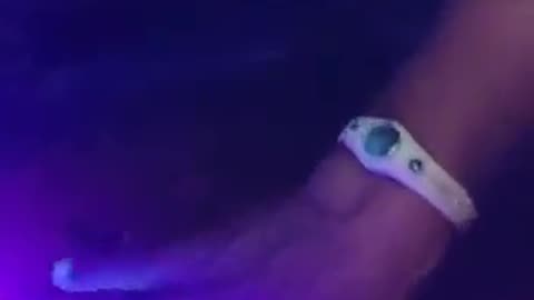 "Vacinado" marcado pela besta. 😔