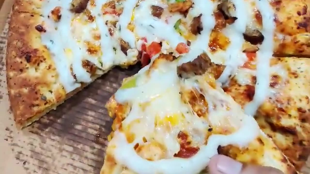 I tried pizza flavors Arabic Ranch & Mughlai Beast 🍕 #food #broadway #pizza #pizzalover
