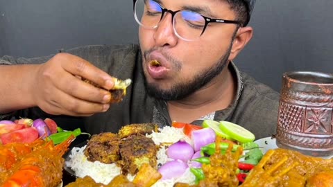 eating show curry and rice