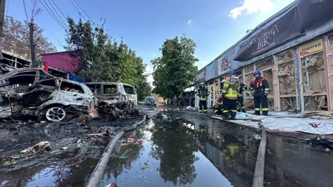 Moment of the hit near the market in Kostiantynivka, Donetsk region. 16 people were killed.