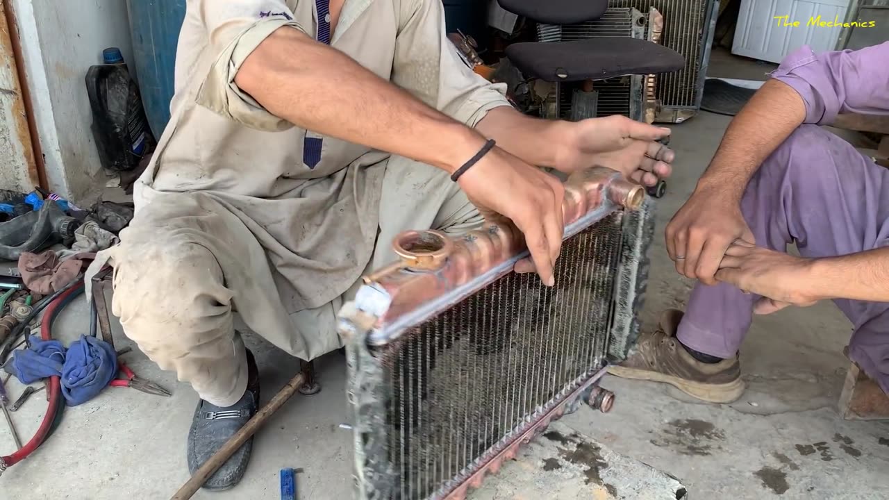 How to Clean a Radiator || Restoration of a Radiator || How to flush car Radiator