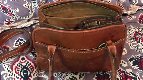 Patricia Nash Paris Satchel. What's in my bag & review.