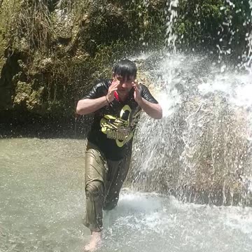 Bath in Waterfall 😄