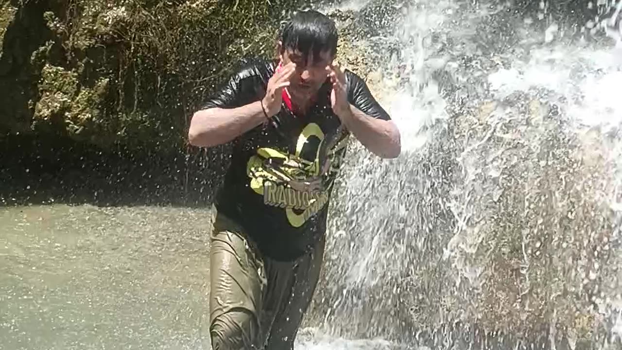 Bath in Waterfall 😄