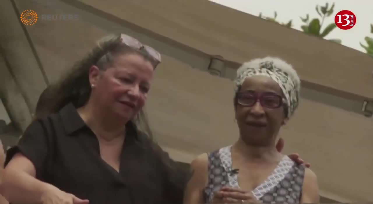 This is how tens of thousands of Brazilians send football legend Pele to his resting place