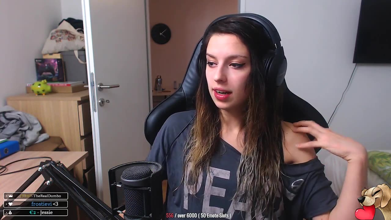 Pia pulls down her T-shirt and shows everything Kappa