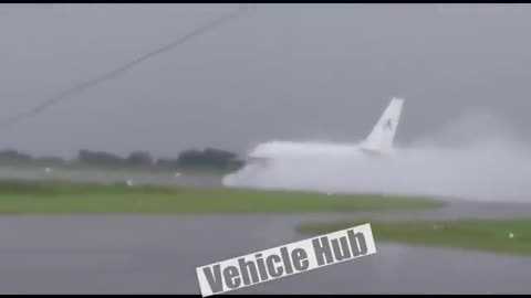 Dangerous Helicopter and Plane Landing - Aircraft Crash and Close calls