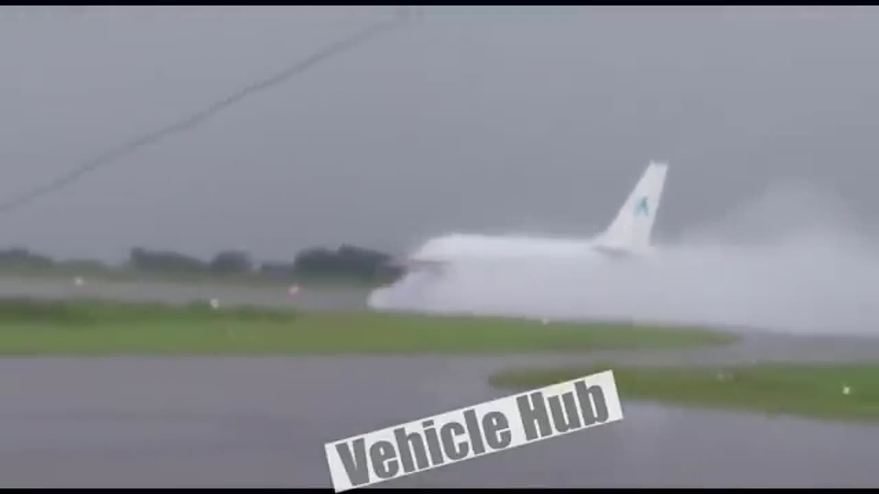 Dangerous Helicopter and Plane Landing - Aircraft Crash and Close calls