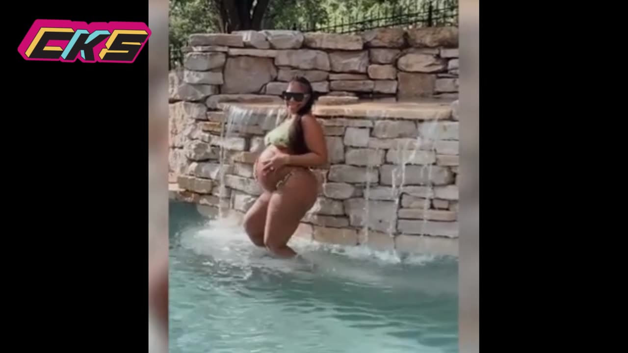 Ashanti shows off her figure four weeks after giving birth