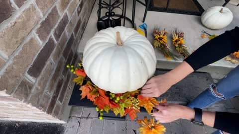 How To Put Together A Simple Fall Planter Decoration