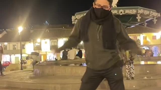 Quien mas de AQP para hacer este trend en plaza dearmas cusco