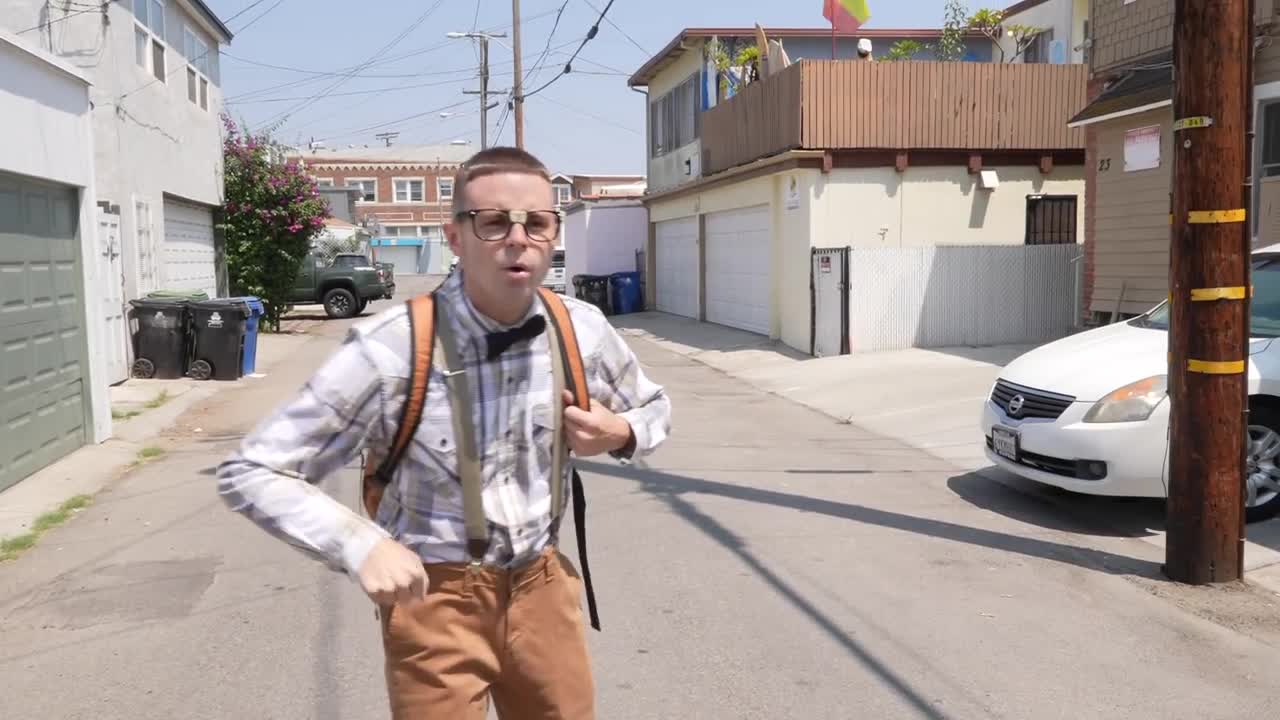 Nerd Exposes Hostile Hoopers at Venice Beach