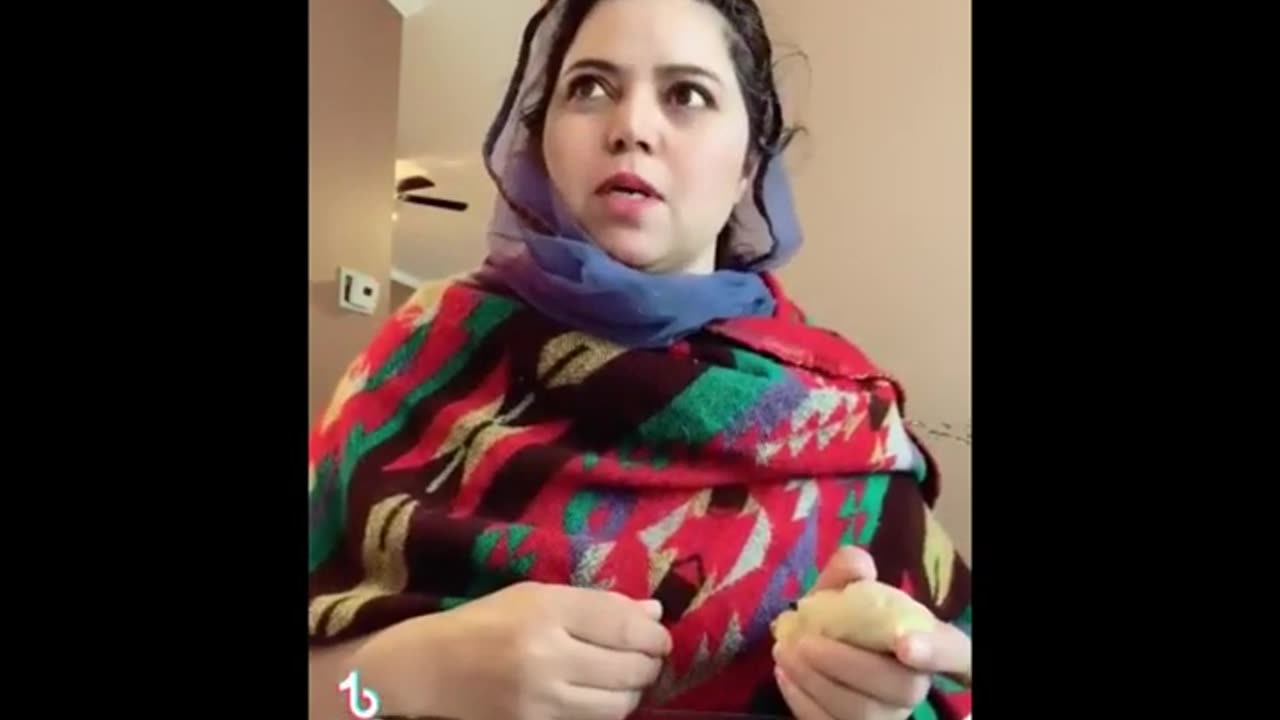ہر بیوی کی خواہش ہوتی ہے کہ اس کا شوہر اس کی تعریف کرے جب بھی نیا لباس پہنے