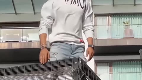Srk signature pose ❤️