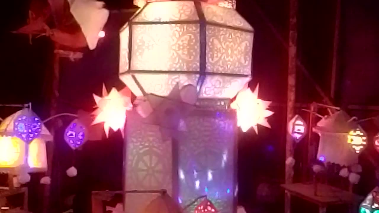 The spinning lantern of Sri Lanka