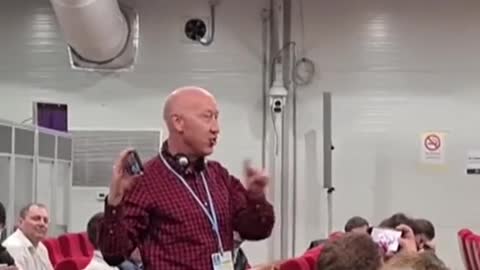 Anti-war #protesters have interrupted an event at #COP27 hosted by the #Russian delegation.