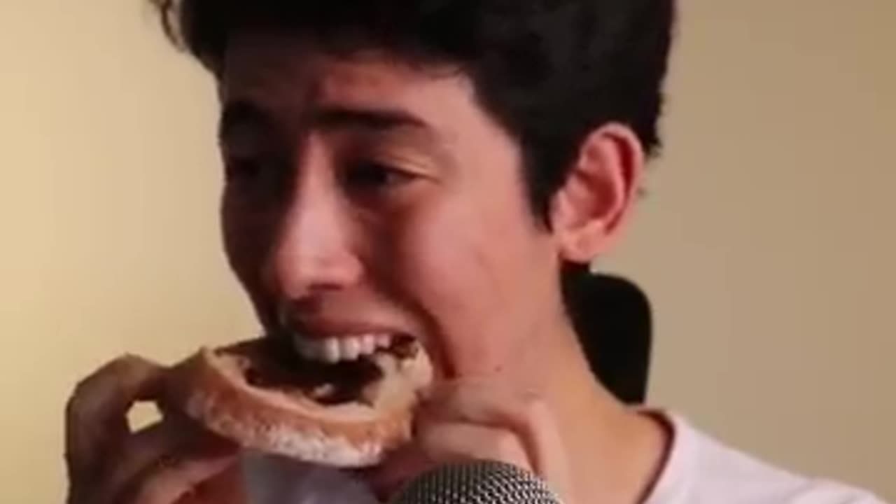 Trying VEGEMITE... 💀🤢 #asmr