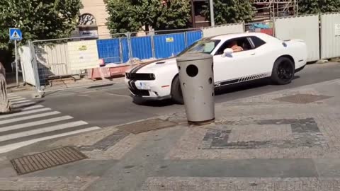 To experience the driving experience of modified cars