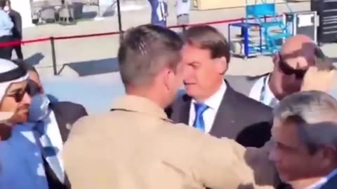 JORNALISTAS TENTAM QUESTIONAR BOLSONARO.A GLOBO JÁ MAIS IRÁ MOSTRAR ISSO.
