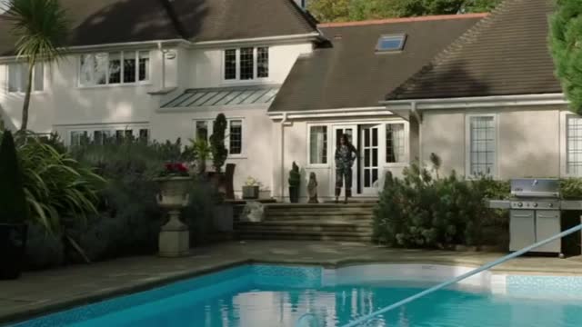 Safe, one of the best drama, crime series on Netflix